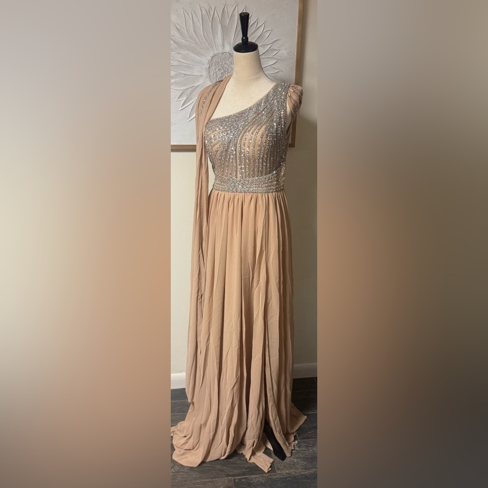 Elegant Beige Formal Evening Gown
